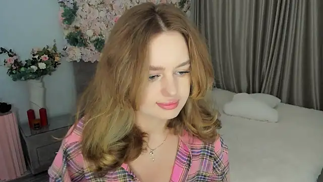 Snapshot of MiracleCurly chatting on September 15, 4:40 pm MiracleCurly online show from September 15, 4:40 pm