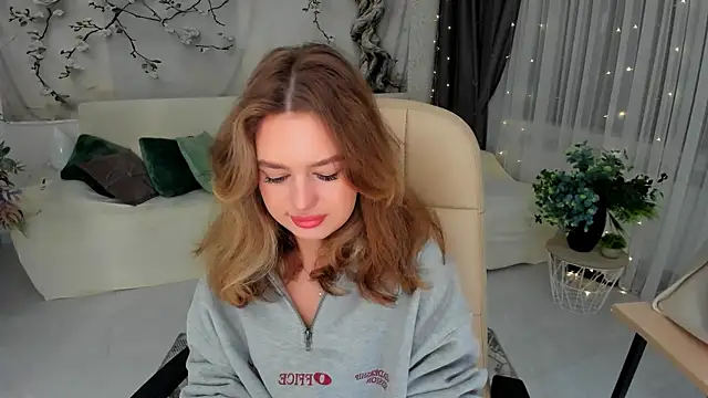 Snapshot of MiracleCurly chatting on September 17, 7:26 pm MiracleCurly online show from September 17, 7:26 pm