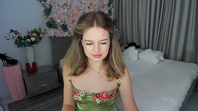 Snapshot of MiracleCurly chatting on September 22, 7:27 pm MiracleCurly online show from September 22, 7:27 pm