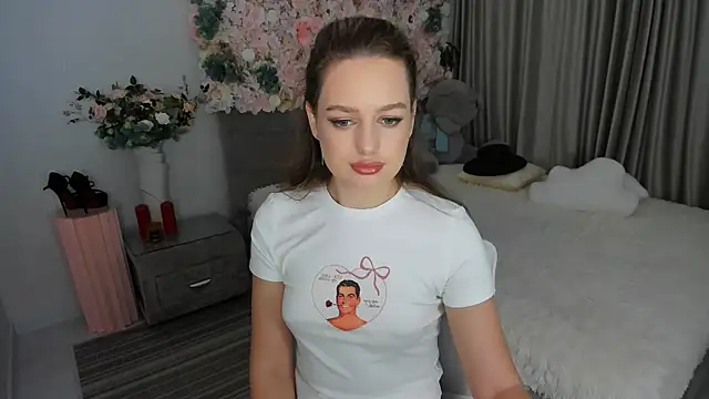 Snapshot of MiracleCurly chatting on October 6, 7:22 pm MiracleCurly online show from October 6, 7:22 pm