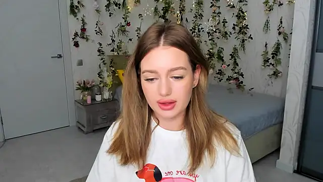 Snapshot of MiracleCurly chatting on October 12, 1:04 am MiracleCurly online show from October 12, 1:04 am