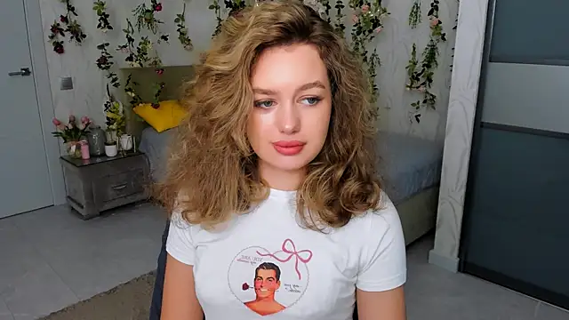 Snapshot of MiracleCurly chatting on October 24, 4:14 pm MiracleCurly online show from October 24, 4:14 pm