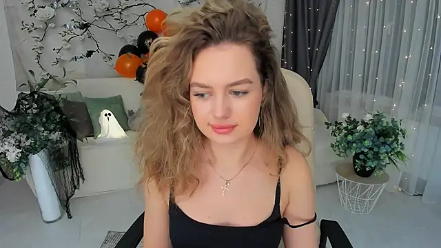 Snapshot of MiracleCurly chatting on October 28, 7:27 pm MiracleCurly online show from October 28, 7:27 pm