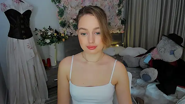 Snapshot of MiracleCurly chatting on November 2, 10:06 am MiracleCurly online show from November 2, 10:06 am