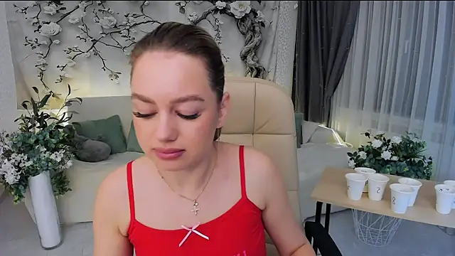 Snapshot of MiracleCurly chatting on November 4, 7:02 pm MiracleCurly online show from November 4, 7:02 pm