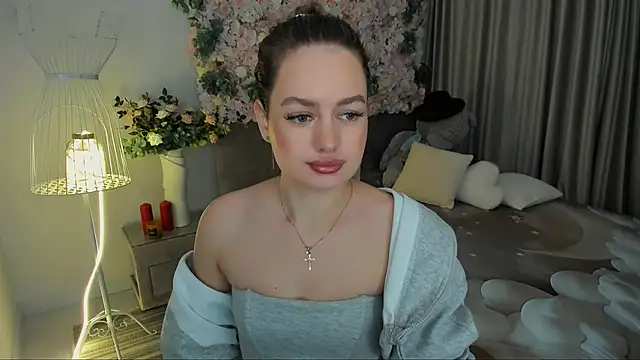 Snapshot of MiracleCurly chatting on November 14, 7:23 pm MiracleCurly online show from November 14, 7:23 pm