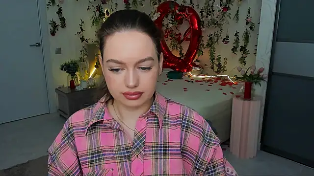 MiracleCurly online show from March 12, 6:03 pm