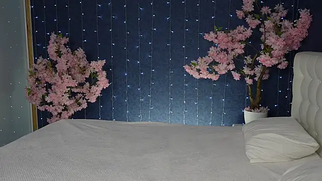 -Mirror-Girl- online show from April 3, 5:49 am