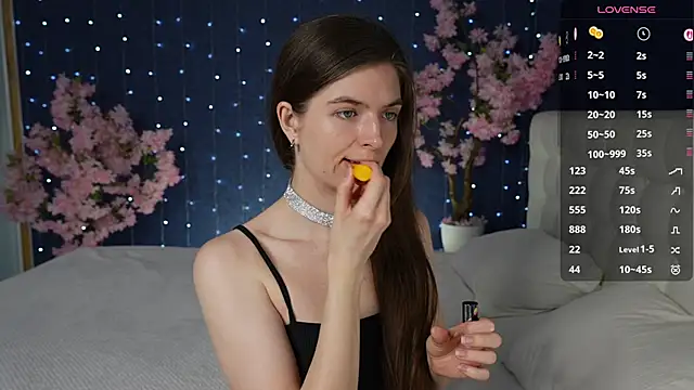 -Mirror-Girl- online show from April 8, 6:13 am