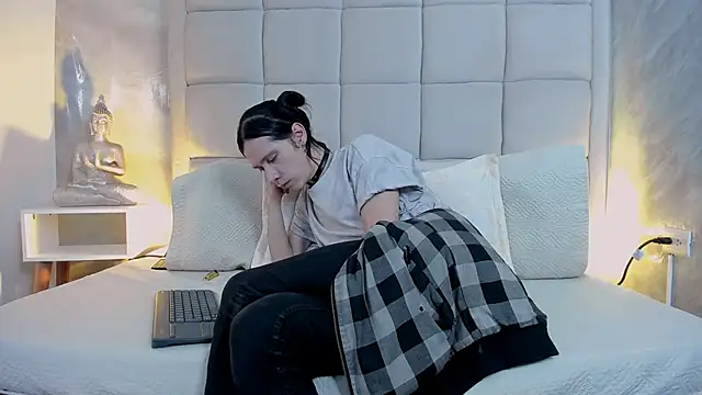 Snapshot of Hecatee_77 chatting on October 24, 7:54 pm Hecatee 77 online show from October 24, 7:54 pm