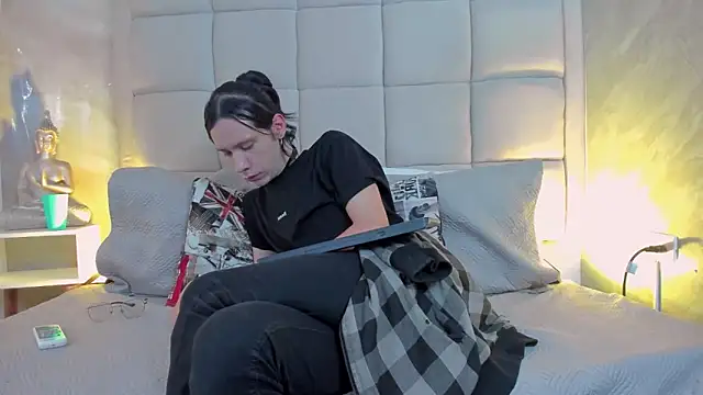 Snapshot of Hecatee_77 chatting on October 31, 8:10 pm Hecatee 77 online show from October 31, 8:10 pm