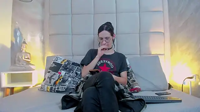 Snapshot of Hecatee_77 chatting on November 6, 7:59 pm Hecatee 77 online show from November 6, 7:59 pm