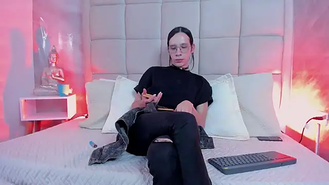 Snapshot of Hecatee_77 chatting on November 13, 7:57 pm Hecatee 77 online show from November 13, 7:57 pm