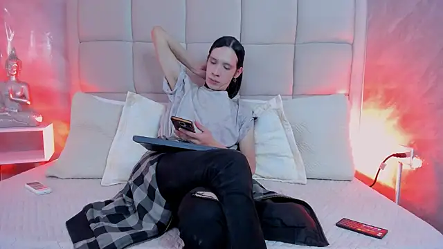 Snapshot of Hecatee_77 chatting on November 14, 7:56 pm Hecatee 77 online show from November 14, 7:56 pm