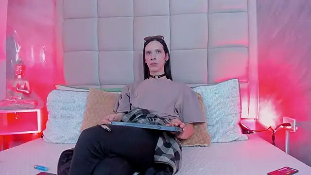 Snapshot of Hecatee_77 chatting on November 19, 7:47 pm Hecatee 77 online show from November 19, 7:47 pm