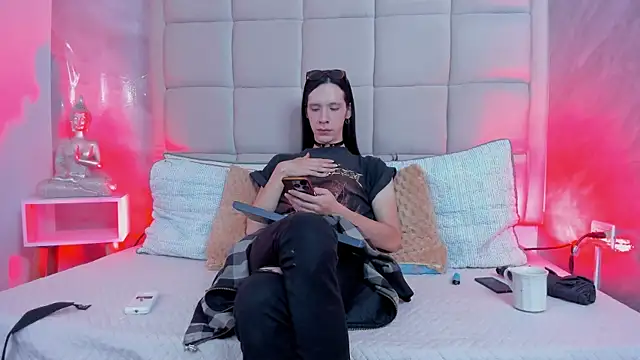 Snapshot of Hecatee_77 chatting on November 20, 7:57 pm Hecatee 77 online show from November 20, 7:57 pm