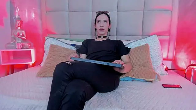 Snapshot of Hecatee_77 chatting on November 23, 7:24 pm Hecatee 77 online show from November 23, 7:24 pm