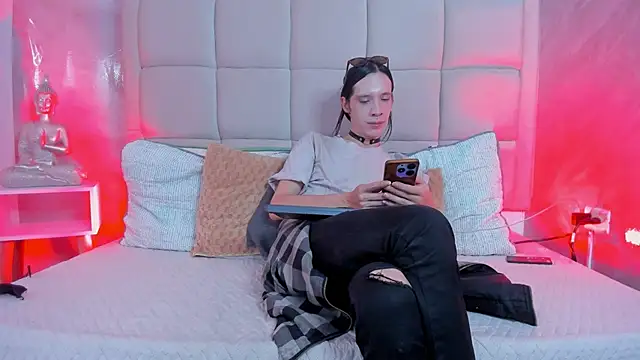 Snapshot of Hecatee_77 chatting on November 24, 8:19 pm Hecatee 77 online show from November 24, 8:19 pm