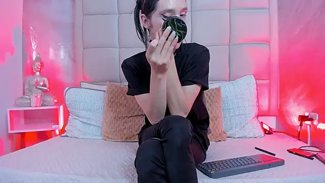 Snapshot of Hecatee_77 chatting on November 26, 8:10 pm Hecatee 77 online show from November 26, 8:10 pm