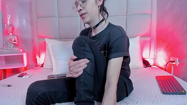 Snapshot of Hecatee_77 chatting on December 4, 7:44 pm Hecatee 77 online show from December 4, 7:44 pm