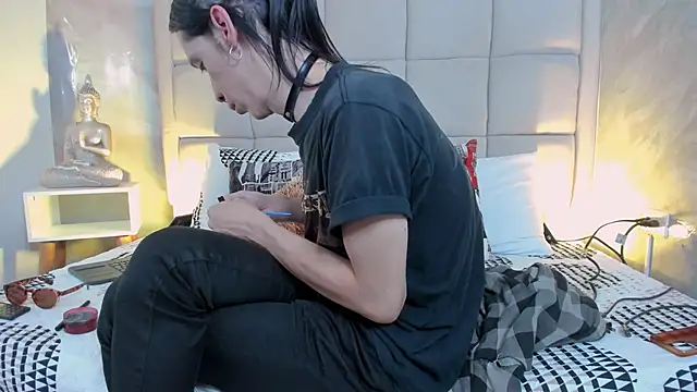 Snapshot of Hecatee_77 chatting on December 13, 7:53 pm Hecatee 77 online show from December 13, 7:53 pm