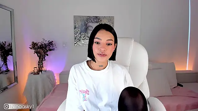 Snapshot of ninaa_sky chatting on February 19, 12:33 pm ninaa sky online show from February 19, 12:33 pm