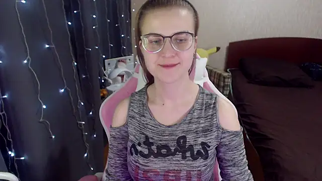 Snapshot of MissBrightShine chatting on January 14, 1:17 pm MissBrightShine online show from January 14, 1:17 pm
