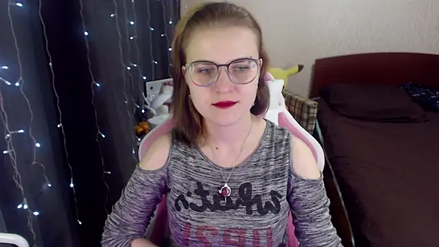 Snapshot of MissBrightShine chatting on January 15, 9:45 am MissBrightShine online show from January 15, 9:45 am