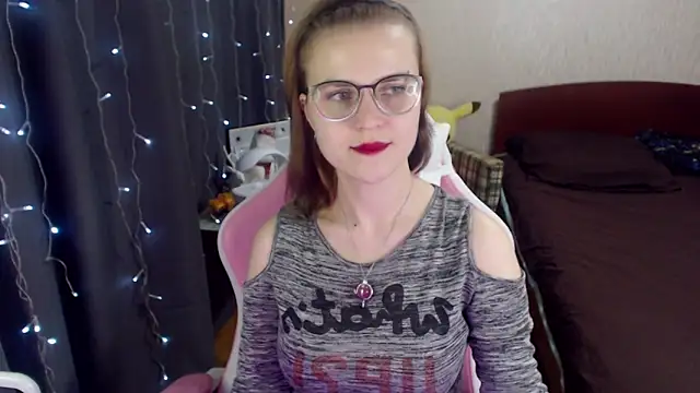 Snapshot of MissBrightShine chatting on January 15, 3:50 pm MissBrightShine online show from January 15, 3:50 pm