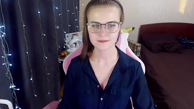 Snapshot of MissBrightShine chatting on January 18, 1:08 pm MissBrightShine online show from January 18, 1:08 pm