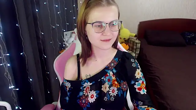 Snapshot of MissBrightShine chatting on January 21, 4:16 pm MissBrightShine online show from January 21, 4:16 pm
