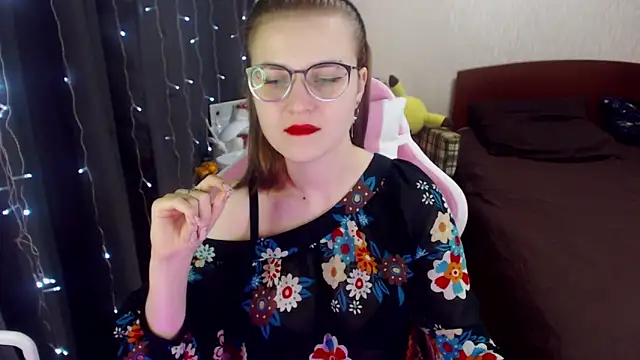 Snapshot of MissBrightShine chatting on January 22, 9:46 am MissBrightShine online show from January 22, 9:46 am