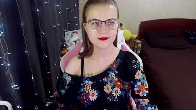 Snapshot of MissBrightShine chatting on January 22, 3:51 pm MissBrightShine online show from January 22, 3:51 pm