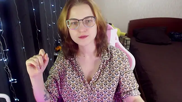 Snapshot of MissBrightShine chatting on January 24, 9:28 am MissBrightShine online show from January 24, 9:28 am