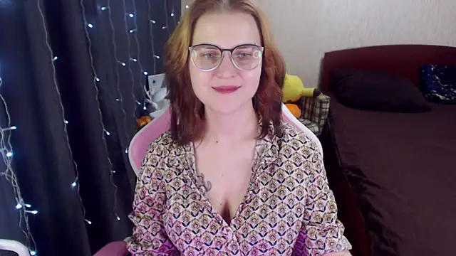 Snapshot of MissBrightShine chatting on January 28, 1:27 pm MissBrightShine online show from January 28, 1:27 pm