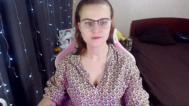 Snapshot of MissBrightShine chatting on January 30, 9:57 am MissBrightShine online show from January 30, 9:57 am