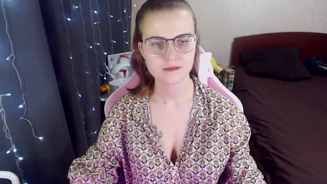 Snapshot of MissBrightShine chatting on January 30, 12:59 pm MissBrightShine online show from January 30, 12:59 pm