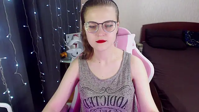 Snapshot of MissBrightShine chatting on January 31, 9:37 am MissBrightShine online show from January 31, 9:37 am