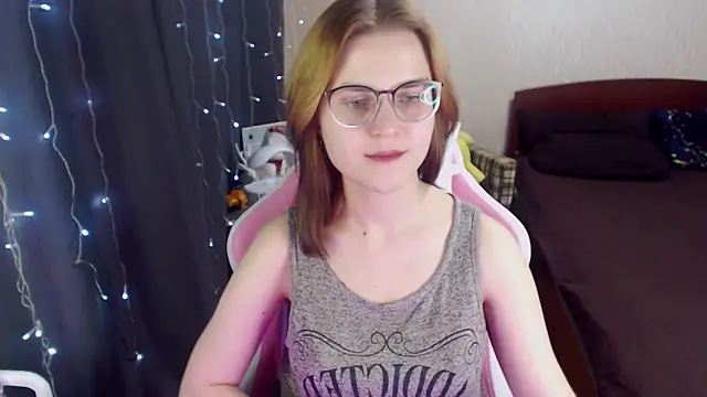 Snapshot of MissBrightShine chatting on February 1, 12:47 pm MissBrightShine online show from February 1, 12:47 pm