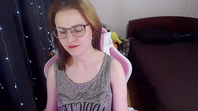 Snapshot of MissBrightShine chatting on February 4, 11:27 am MissBrightShine online show from February 4, 11:27 am