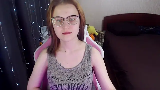 Snapshot of MissBrightShine chatting on February 4, 2:32 pm MissBrightShine online show from February 4, 2:32 pm