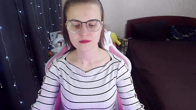 Snapshot of MissBrightShine chatting on February 5, 9:46 am MissBrightShine online show from February 5, 9:46 am