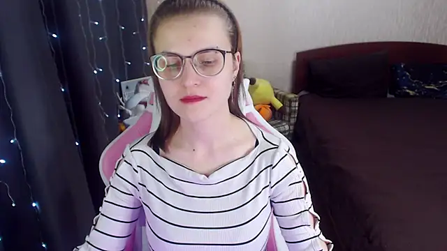 Snapshot of MissBrightShine chatting on February 5, 12:49 pm MissBrightShine online show from February 5, 12:49 pm