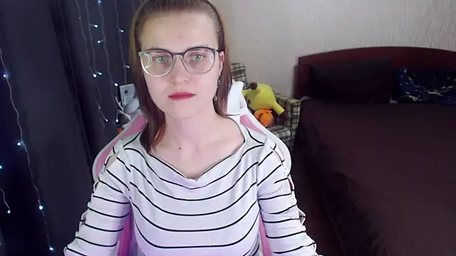 Snapshot of MissBrightShine chatting on February 5, 3:52 pm MissBrightShine online show from February 5, 3:52 pm