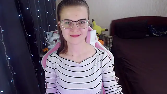 Snapshot of MissBrightShine chatting on February 7, 4:14 pm MissBrightShine online show from February 7, 4:14 pm
