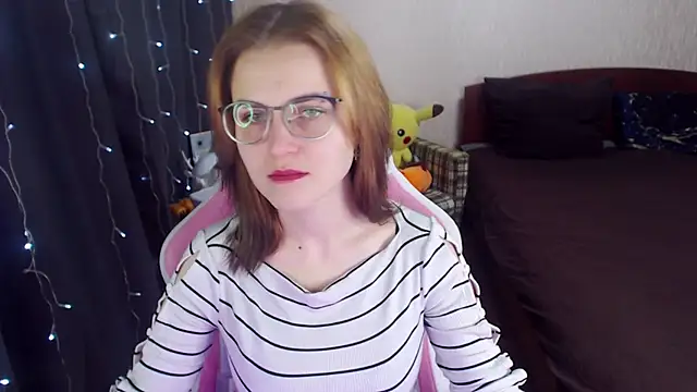 Snapshot of MissBrightShine chatting on February 8, 9:56 am MissBrightShine online show from February 8, 9:56 am