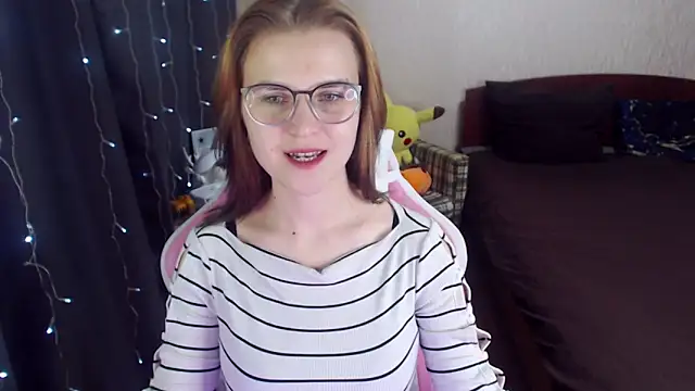 Snapshot of MissBrightShine chatting on February 8, 4:04 pm MissBrightShine online show from February 8, 4:04 pm