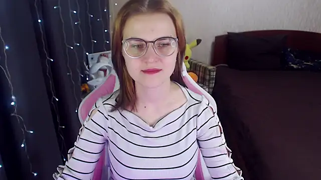 Snapshot of MissBrightShine chatting on February 9, 6:43 am MissBrightShine online show from February 9, 6:43 am