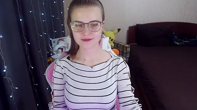 Snapshot of MissBrightShine chatting on February 9, 3:56 pm MissBrightShine online show from February 9, 3:56 pm