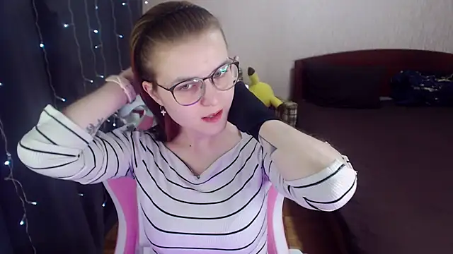 Snapshot of MissBrightShine chatting on February 11, 12:58 pm MissBrightShine online show from February 11, 12:58 pm